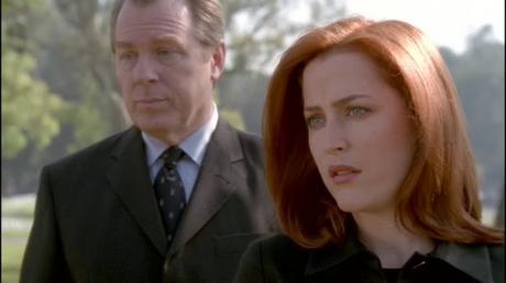 Scully en el funeral de los Pistoleros Solitarios