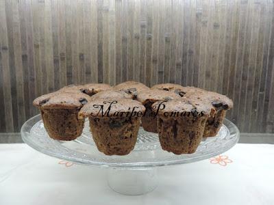 Muffins de chocolate con trozos de chocolate.