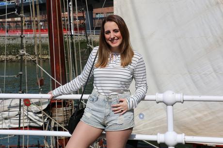 Perfecta en primavera con un outfit marinero