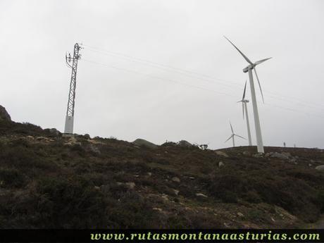 Desvío hacia los aerogeneradores de Penouta