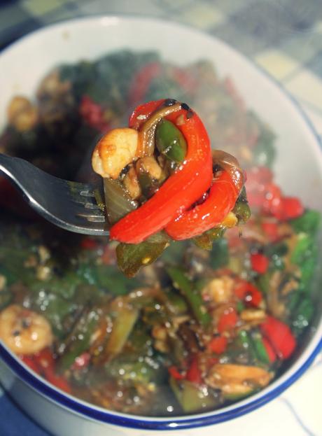 SOPA DE GULAS CON SEMILLAS DE CHIA & WOK DE PESCADO ALIÑADO CON VINAGRE
DE ARROZ