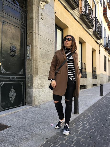 BLACK&WHITE SUNDAY.-