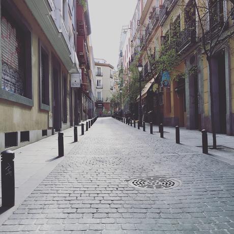 BLACK&WHITE SUNDAY.-