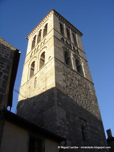 Alta torre, líquida espada