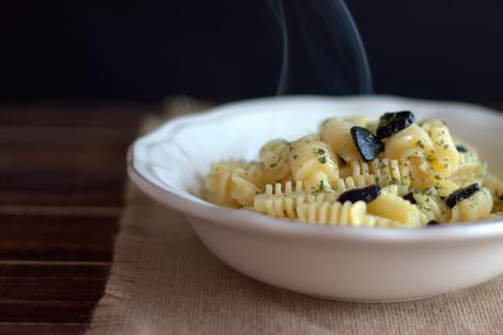 Radiatori con aceite de trufa al ajo negro 2mandarinas en mi cocina.jpg