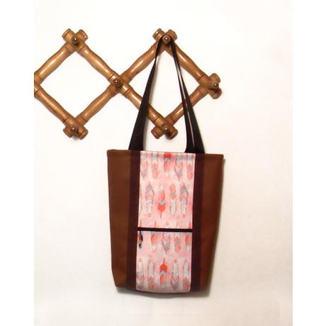 Bolso tote estampado rosa cuarzo y marrón. Bolso tote por Artusual