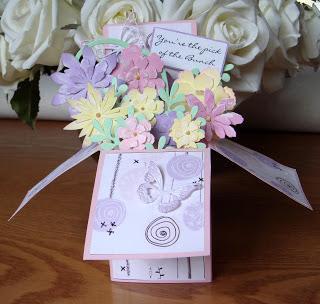 Lunes de Pascua - Card in a Box - Una tendencia en Aumento!!