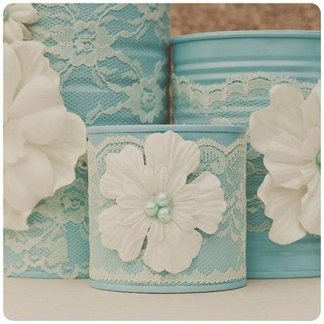 Latas con encaje y flores