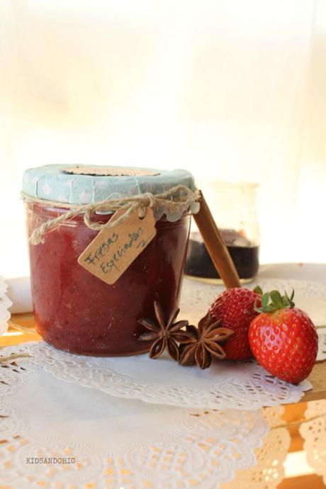Mermelada de fresas especiadas al vino tinto