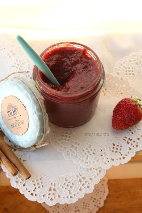 Mermelada de fresas especiadas al vino tinto