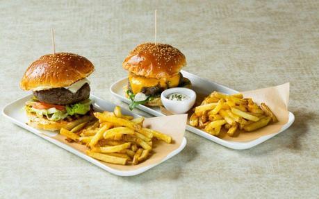 La Vanduca: puerto de amarre y fonda junto al Retiro La Vanduca: burguers