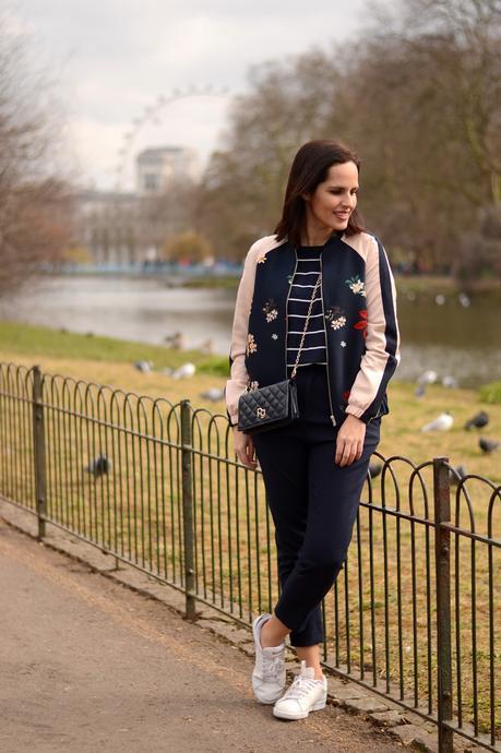 bomber-comfy-street-style-purificación-garcía-outfit