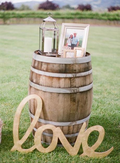 outdoor-country-rustic-wedding-decoration-ideas-with-wine-barrels