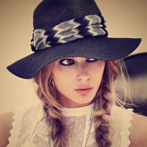 trenzas con sombrero