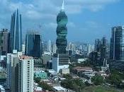 Ciudad Panamá mira turista