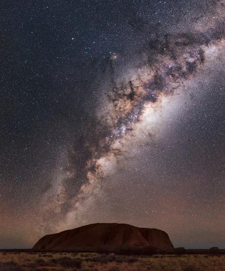 La Vía Láctea sobre Uluru