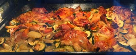 Pollo y conejo con hortalizas al horno