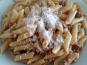 Macarrones estilo bolognesa toque parmesano