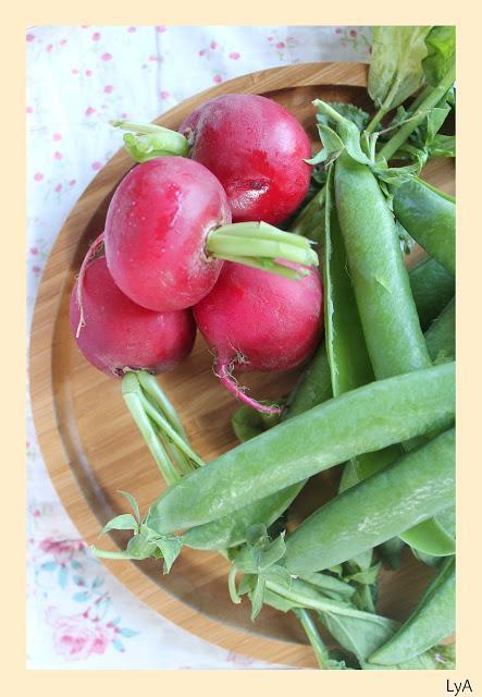 Ensalada de guisantes frescos y rabanitos, con aliño de miel y mostaza... para ¿Quedamos a comer en Madrid? Ensalada de guisantes frescos y rabanitos, con aliño de miel y mostaza... para ¿Quedamos a comer en Madrid?