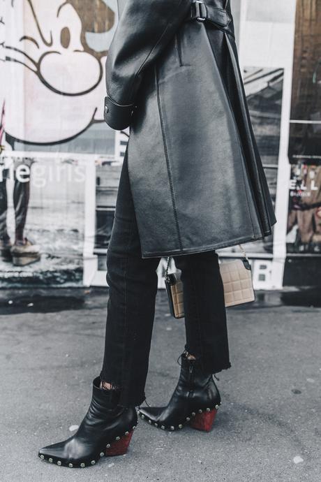 A Day With Vestiaire Collective II Vestiaire_Collective-Louis_Vuitton_Leather_Coat-Black_and_White-Chanel_Vintage-Celine_Boots-Street_Style-Outfit-PFW-28