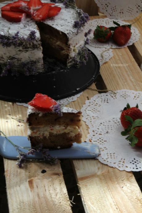 Nude Cake de Fresas y Chocolate Blanco Nude Cake de Fresas y Chocolate Blanco