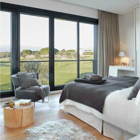 8 VILLAS GOLF PERELADA (GIRONA) : Dormitorios de estilo moderno de ruiz narvaiza associats sl