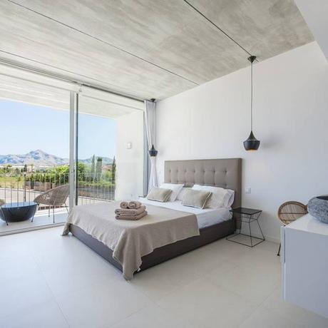 VIVIENDA UNIFAMILIAR EN BARCARÉS : Dormitorios de estilo moderno de MARÈS ARQUITECTURA