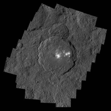 Una mirada cercana a los puntos brillantes de Ceres