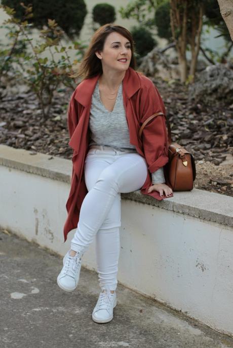 guardapolvo rojo teja