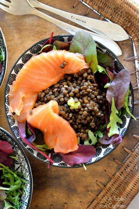 Lentejas Caviar con Salmón Marinado y Vinagreta Oriental