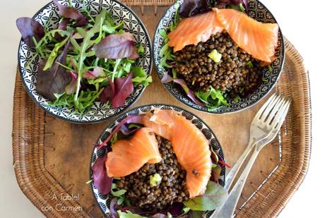 Lentejas Caviar con Salmón Marinado y Vinagreta Oriental