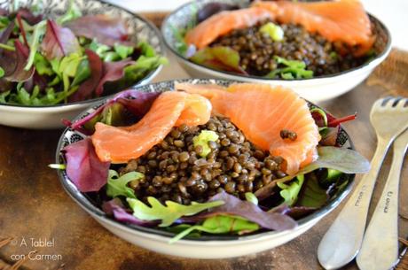 Lentejas Caviar con Salmón Marinado y Vinagreta Oriental