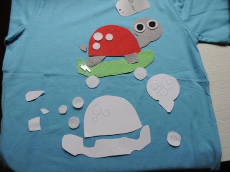 CAMISETA CON APLIQUE DE TORTUGA EN FIELTRO /RETO AMISTOSO Nº 75