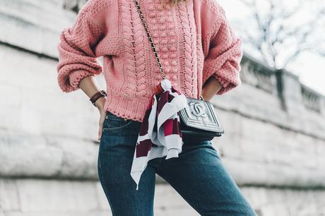Pink_Sweater-Vintage_Coat-Sandro_Sneakers-Outfit-Street_Style-33
