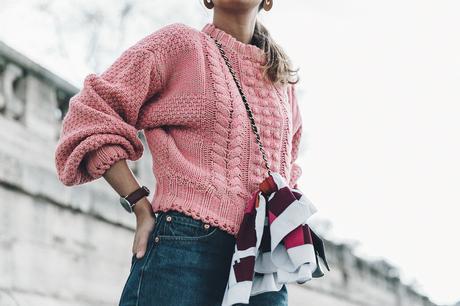 Pink_Sweater-Vintage_Coat-Sandro_Sneakers-Outfit-Street_Style-34