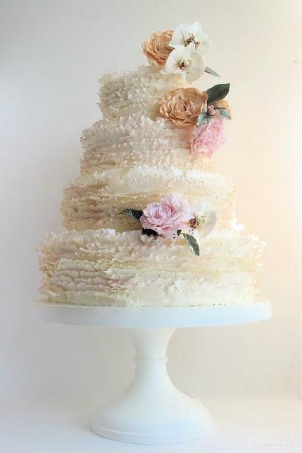 Pastel de boda para enlace primaveral - Foto: www.modwedding.com