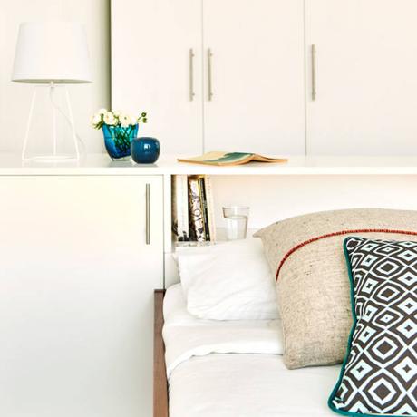 AyD – Cadaval – Solà Morales (Port Selva) : Dormitorios de estilo moderno de Eugeni Pons