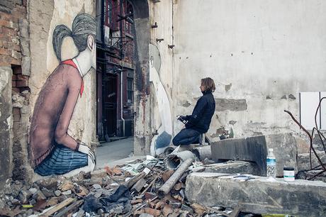 Murales de figuras sin rostro aparecen para presenciar lo invisible seth-11