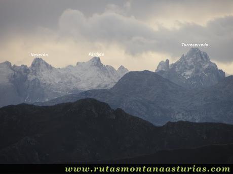 Vista del Torrecerrredo desde Alto del Torno