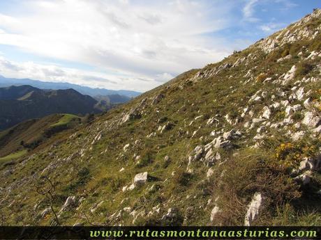 Ladera de la sierra de Benzúa