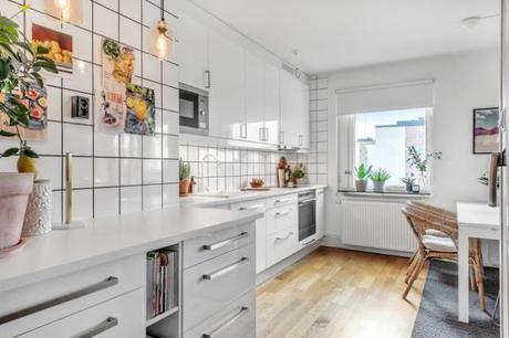 DECO | Una cocina en blanco llena de luz