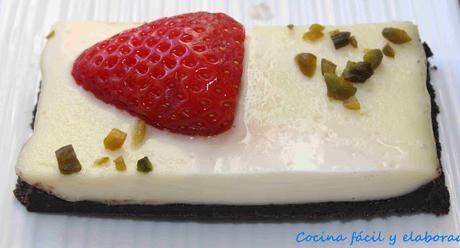 TARTA DE FRESAS, CHOCOLATE BLANCO Y OREOS, SIN HORNO