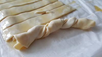 LAZOS DE HOJALDRE Y MIEL