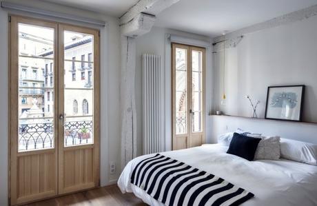 Alojamientos con historia dormitorio con bombilla colgante