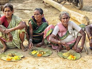 Distribución de alimentos en Chinnapuram Village, Andhra Pradesh