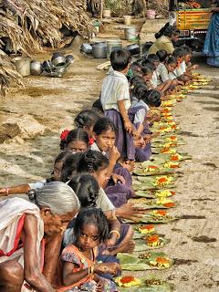 Distribución de alimentos en Chinnapuram Village, Andhra Pradesh