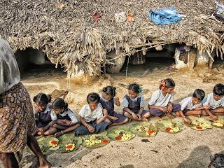 Distribución de alimentos en Chinnapuram Village, Andhra Pradesh