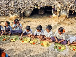 Distribución de alimentos en Chinnapuram Village, Andhra Pradesh