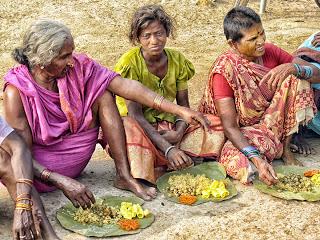 Distribución de alimentos en Chinnapuram Village, Andhra Pradesh
