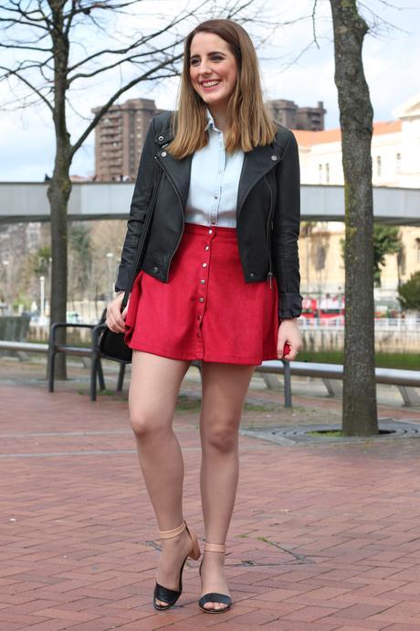 Outfit con biker de cuero negra